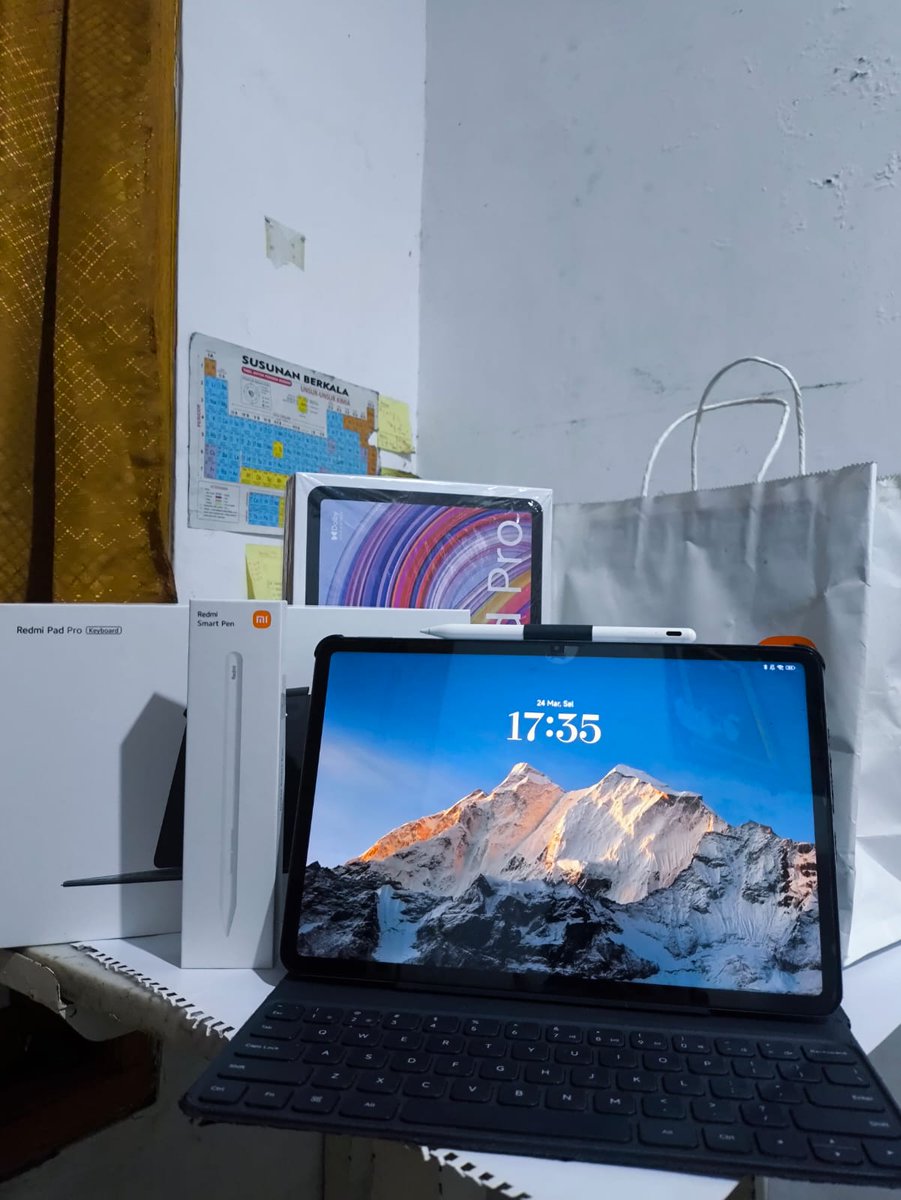 ardika_28's tweet photo. wts Redmi Pad Pro, full set sudah termasuk redmi smart pen, redmi pad pro keyboard, dan garansi eksternal yang masih berlaku 10 bulan ke depan
ram 8 + 8 gb, penyimpanan 256 gb, baterai 10.000 mAh mulus no minus
kalau minat bisa dm ☺️☺️
#wtbtab #wtb #wts #wtstab https://t.co/dAafOflLW3