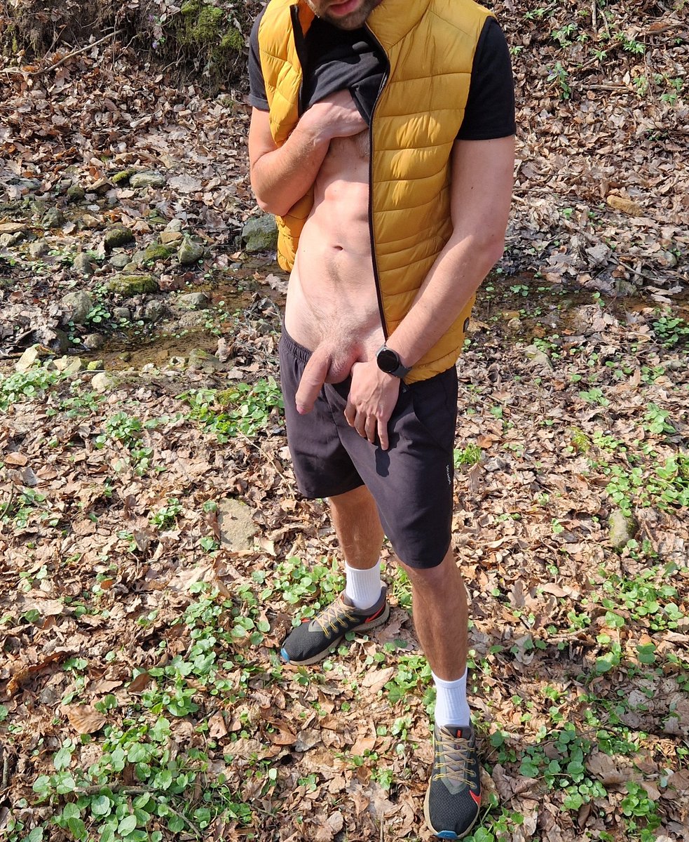 hungOUTdoor tweet media