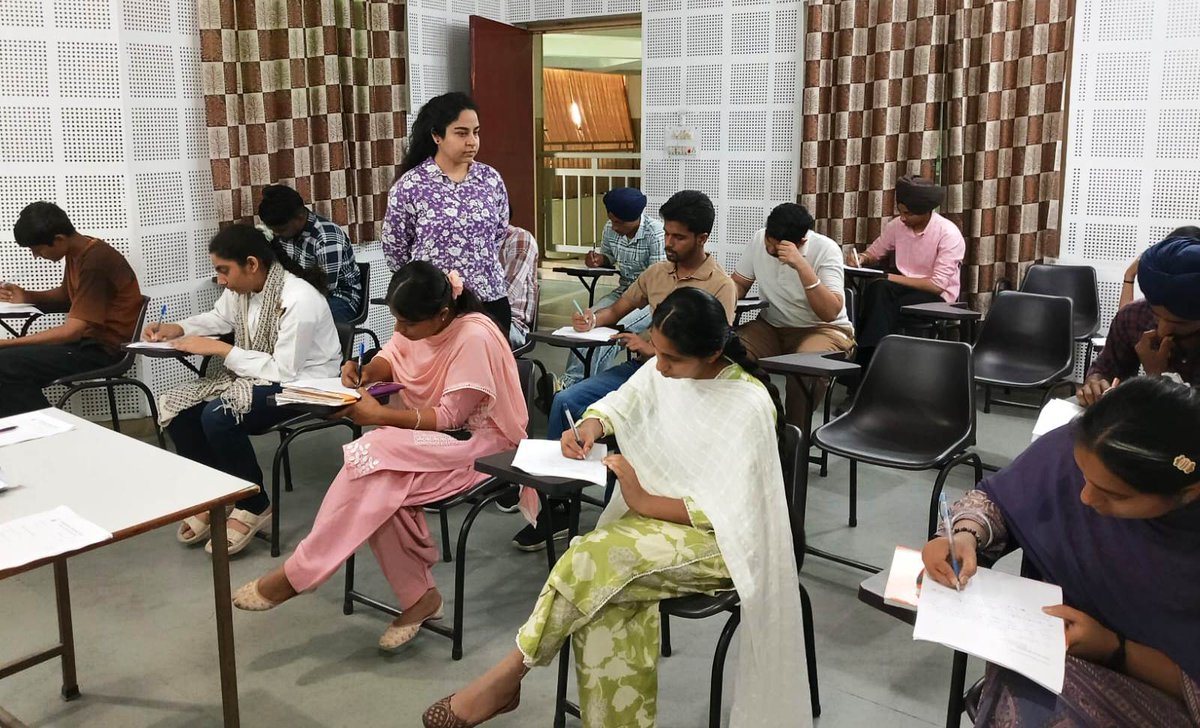MBCT_Trust's tweet image. COMPUTER BASIC COURSE CONCLUDES. 20students of the 46th batch of Computers Basic Course undertook the final assessment exams. The same was conducted by an external examiner Deepti Chanana (former trainer of PHP at TCIL Chandigarh). #computer #computercourses #computerbasiccourse
