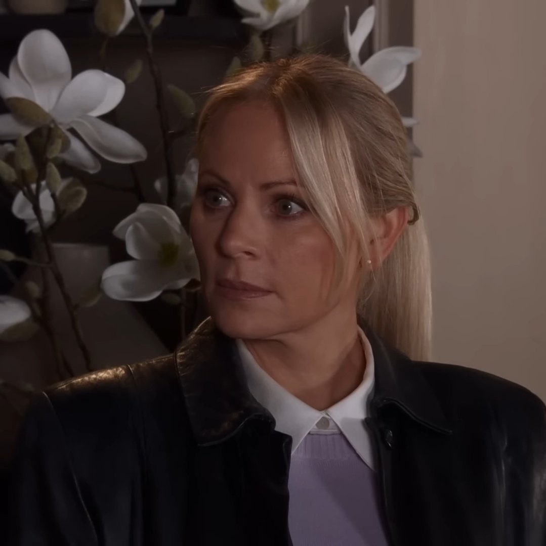 chloe🍷 tweet media