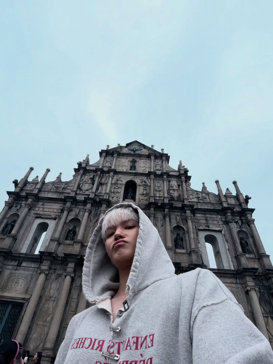 hourly taeyong tweet media