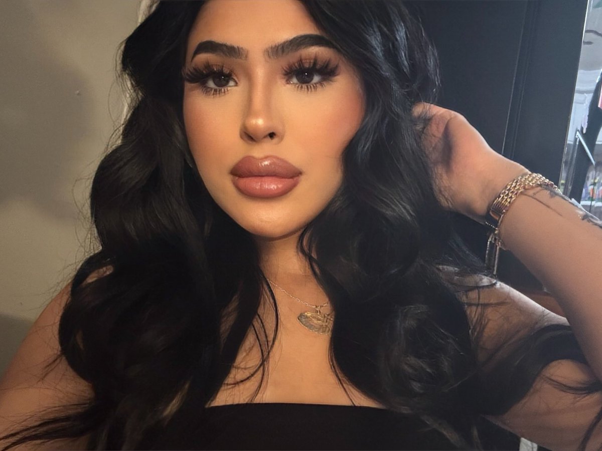 YaneliGalvan11's tweet photo. makeup on point 🫦 #onlyfansdaddy #papi #onlyfans https://t.co/j966gnVXAv