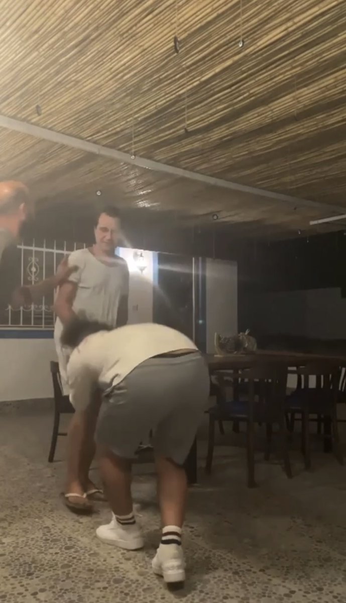 EmbarrassedMan tweet media