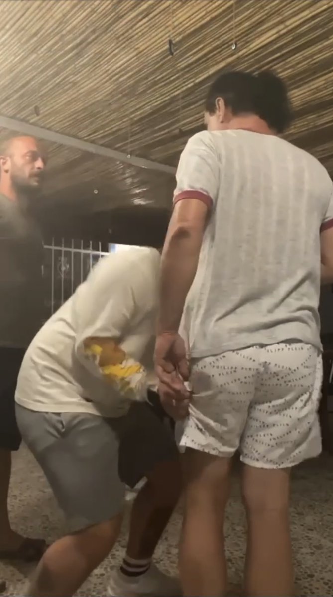 EmbarrassedMan tweet media