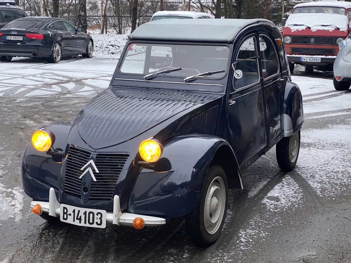 L'HOMME A LA 2CV tweet media