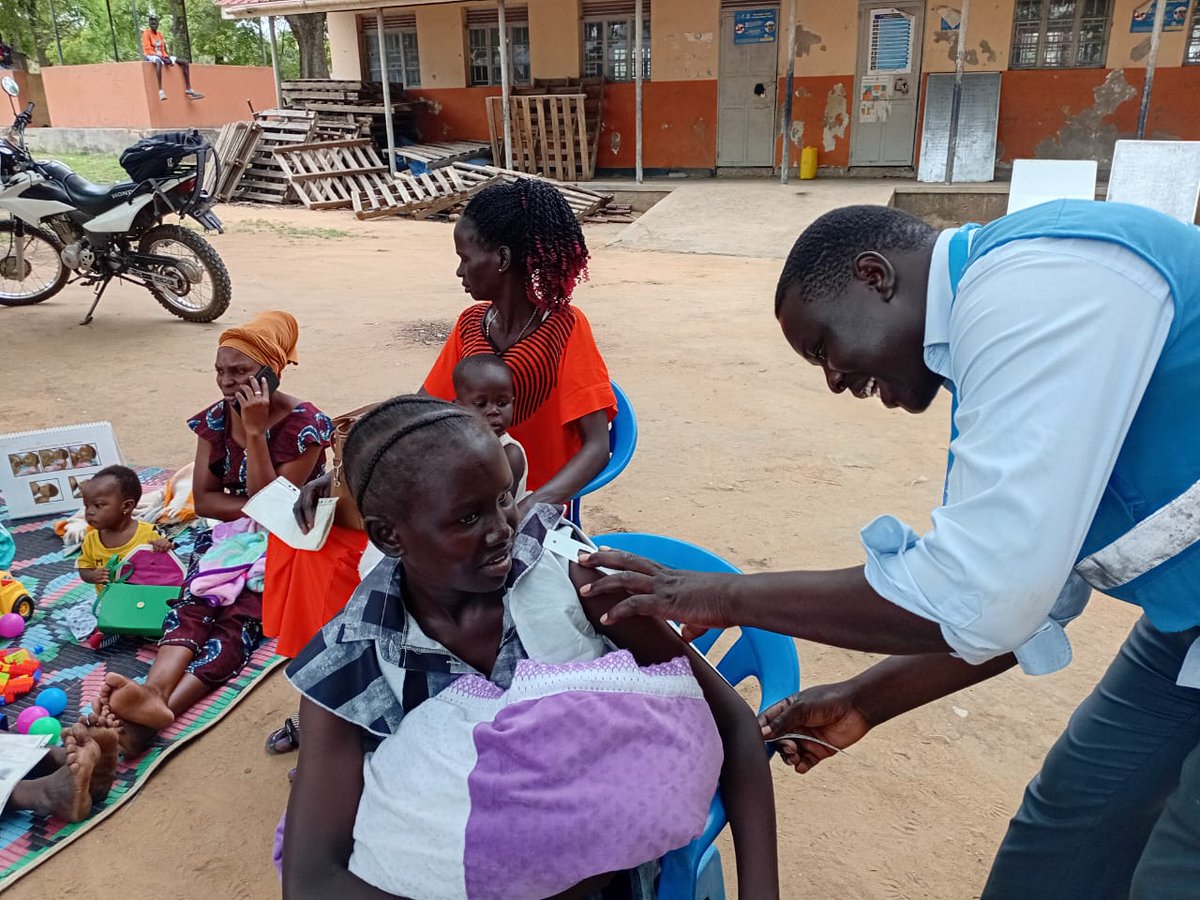 LWF_Uganda's tweet photo. Integrating #nutrition into food assistance.
At Alere Health Centre, nutrition screening and Infant and Young Child Feeding (#IYCF) counselling are being integrated into the General Food Assistance cycle to strengthen maternal and child nutrition in Alere settlement. @WFP_Uganda https://t.co/QYiJRpKI7y