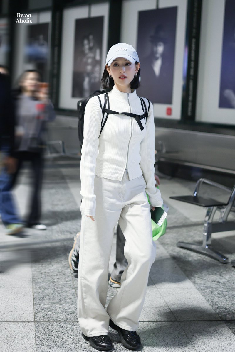Jiwon_Aholic's tweet photo. 260325 ✈️MILAN DEPARTURE

#김지원 #kimjiwon #KimJiWon https://t.co/R4DmqDAhxB