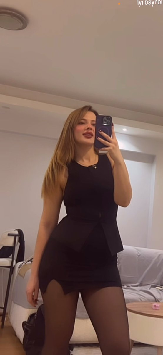 Herşeyi siyah giyince bizim enerji. Venüs akrep💁‍♀️