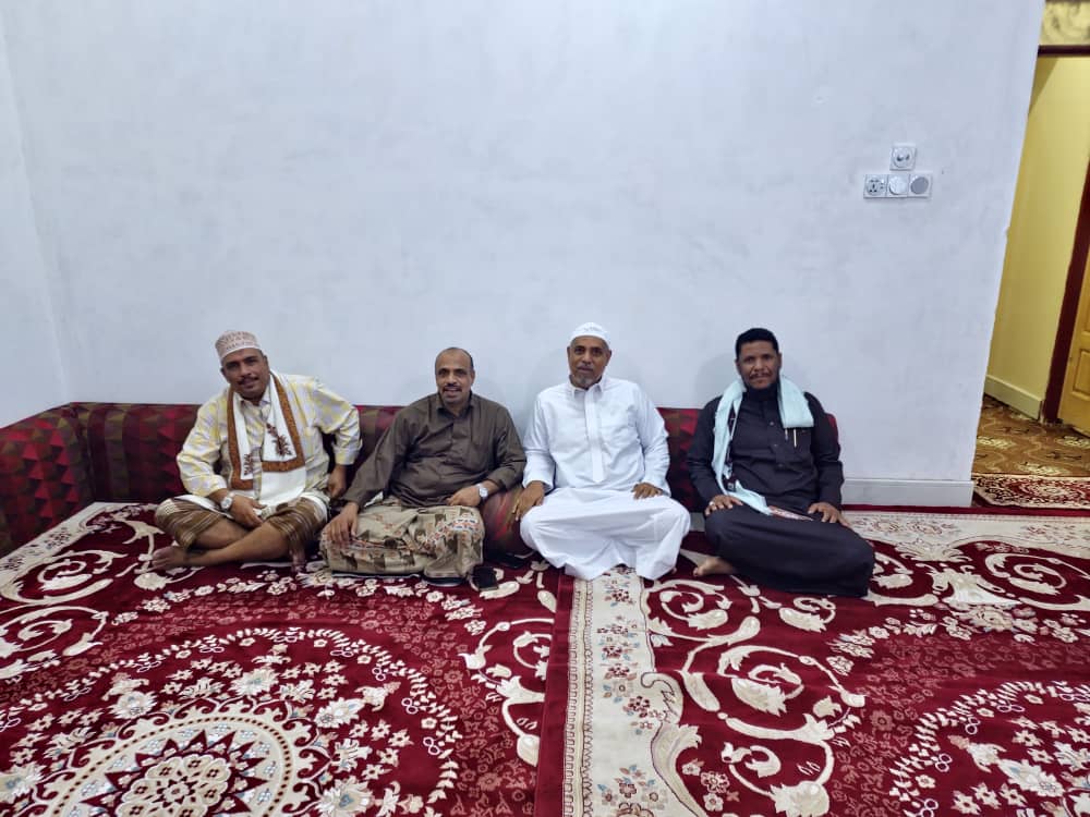 hakc_22's tweet photo. وفد رئاسة حاضرة حضرموت وكِندة يطمئن على صحة الشيخ علي بن عباد الكندي
#إعلام_الحاضرة
قام وفد رئاسة حاضرة حضرموت وكِندة يوم الأربعاء 25 مارس 2026م بزيارة الشيخ علي بن عباد الكندي للاطمئنان على صحته بعد عملية القسطرة ومعايدته بمناسبة عيد الفطر. https://t.co/zThz4GySGX