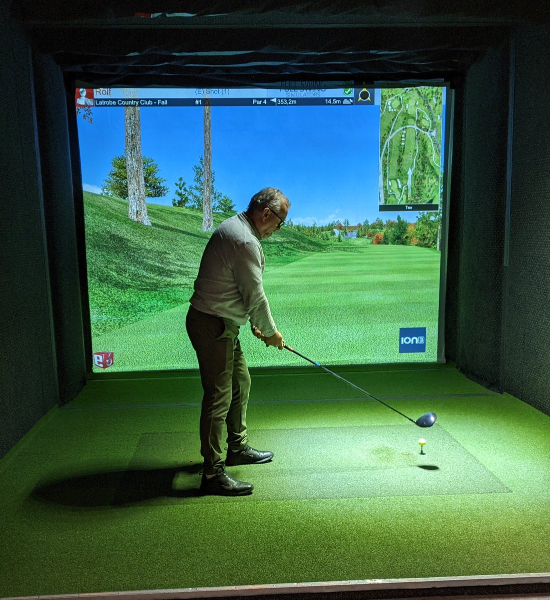 Imjelt's tweet photo. Kjenner du noen som må få igang golfsvingen? Vi tilbyr rolige lokaler 20 min. fra  sentrum av Drammen, personlig hjelp og gratis køller — trygt og sosialt for alle. Bestill nå: https://t.co/zgvXzx54bM #Drammen https://t.co/OONNujtub3