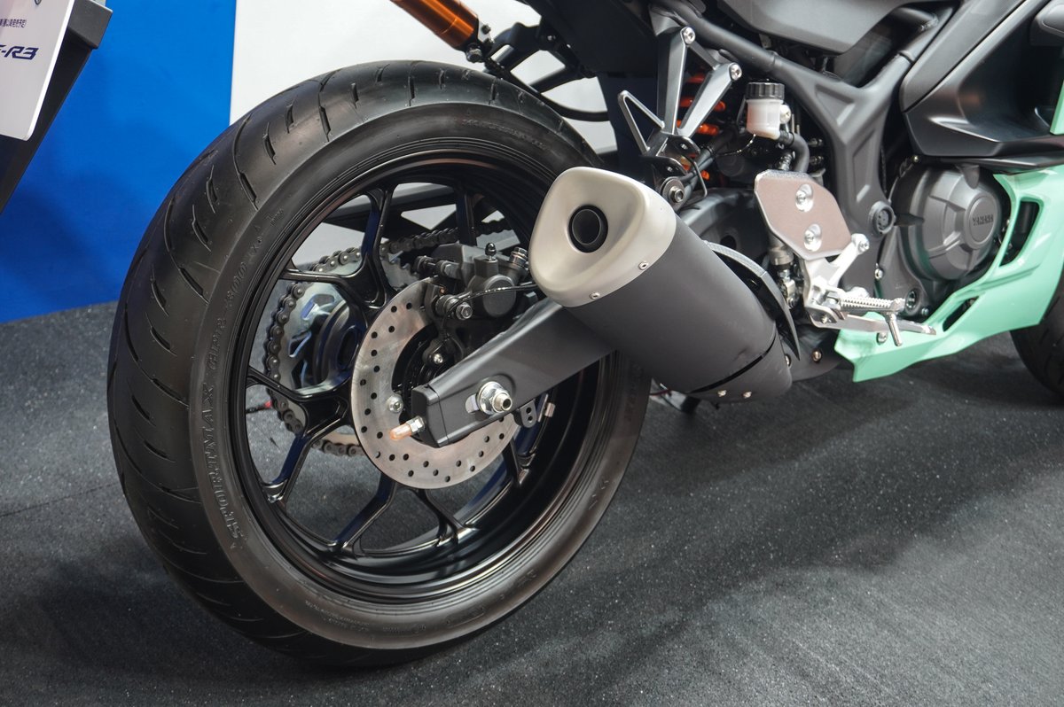 responsejp's tweet image. 斬新な“ライトグリーン”のヤマハ『YZF-R3』『YZF-R25』発売へ、「Y2K」トレンド取り入れZ世代向けアピール
response.jp/article/2026/0…

#バイク #新型車 #ヤマハ