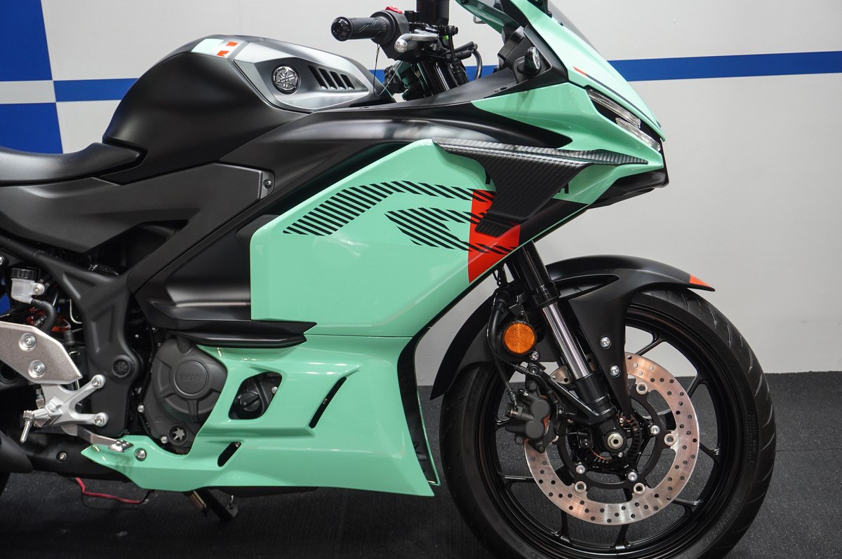 responsejp's tweet image. 斬新な“ライトグリーン”のヤマハ『YZF-R3』『YZF-R25』発売へ、「Y2K」トレンド取り入れZ世代向けアピール
response.jp/article/2026/0…

#バイク #新型車 #ヤマハ