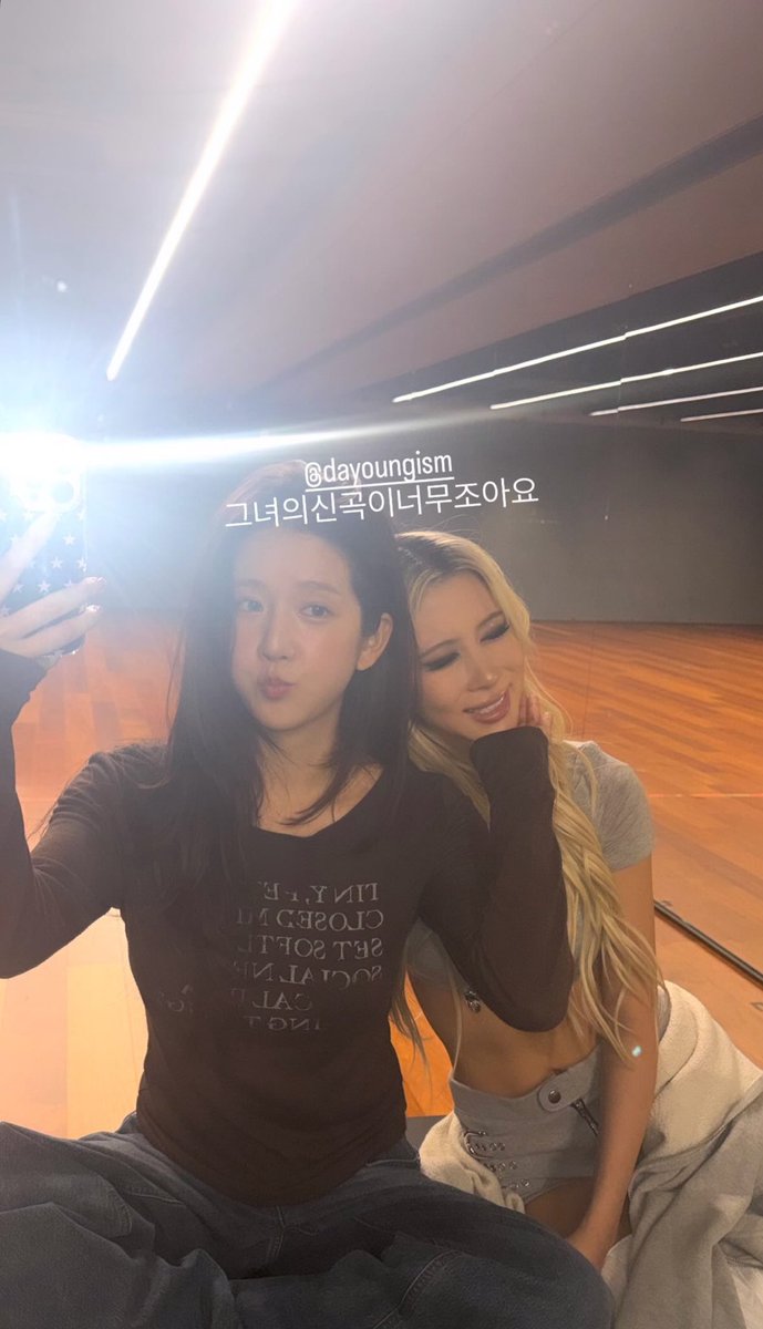 จุ๋มฮ์จิ๋มฮ์ #Bloomhour 💫 tweet media