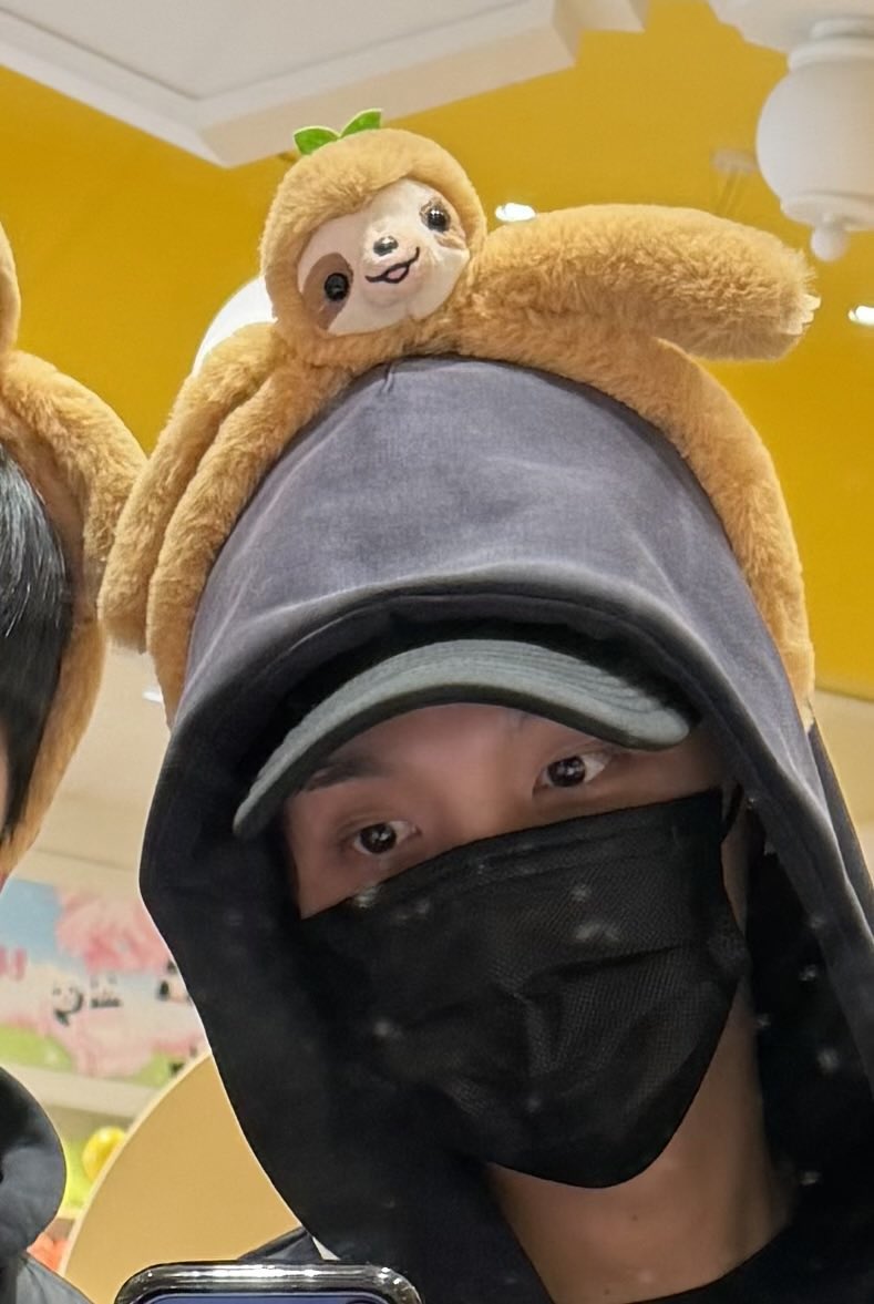 แฮชานไปเที่ยวสวนสนุก everland มา แล้วใส่ที่คาดผมตัวสล็อตด้วย 😭😭😭😭 น่ารักมาก