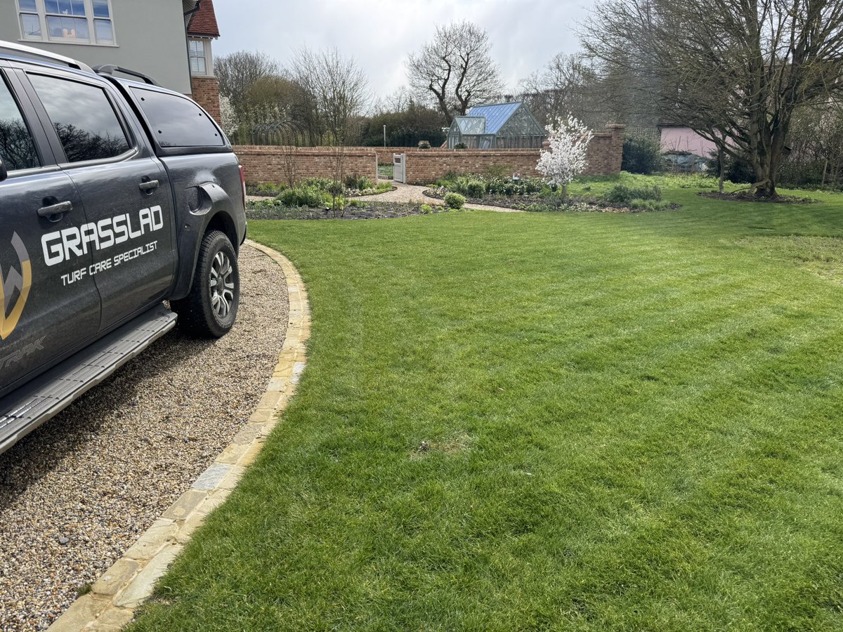 grasslad's tweet photo. Day 3 #groundsweek
Prep for @takeley_fc u18βs, spike and brush β
Apply spring/summer feed to one of our lawns β
Check in on a new lawn we renovated β
2 new customer visits β
#keepsmashingit #suniscomingout
#turfcare #lovinglife https://t.co/rquID4Y9OO