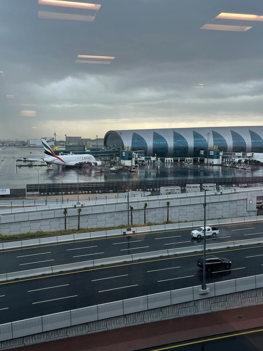 93_mgh's tweet photo. و مقلتاك تطيفان بي مع المطر 🤍🌧️ https://t.co/WEBGb3qR9d