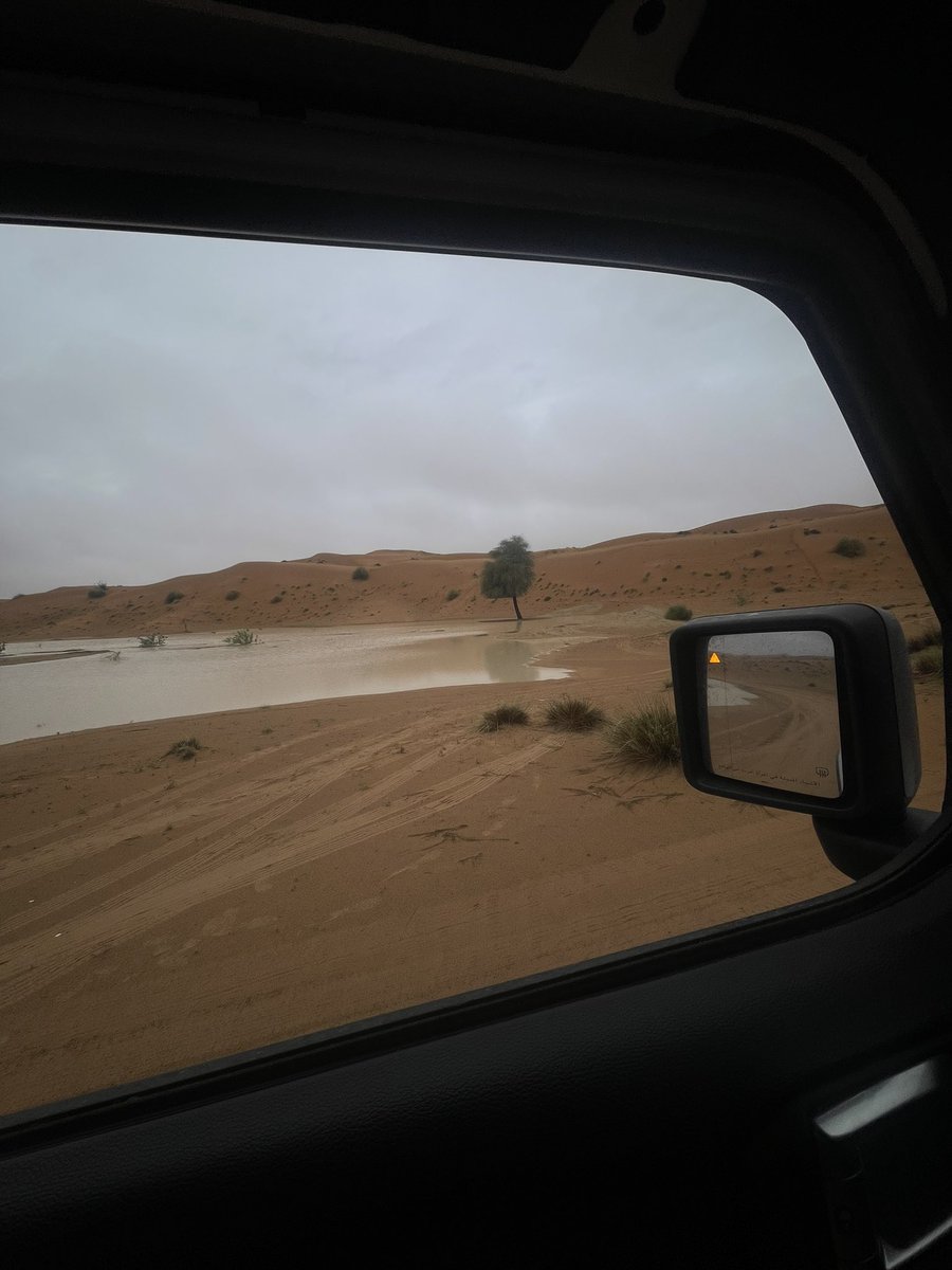 93_mgh's tweet photo. و مقلتاك تطيفان بي مع المطر 🤍🌧️ https://t.co/WEBGb3qR9d