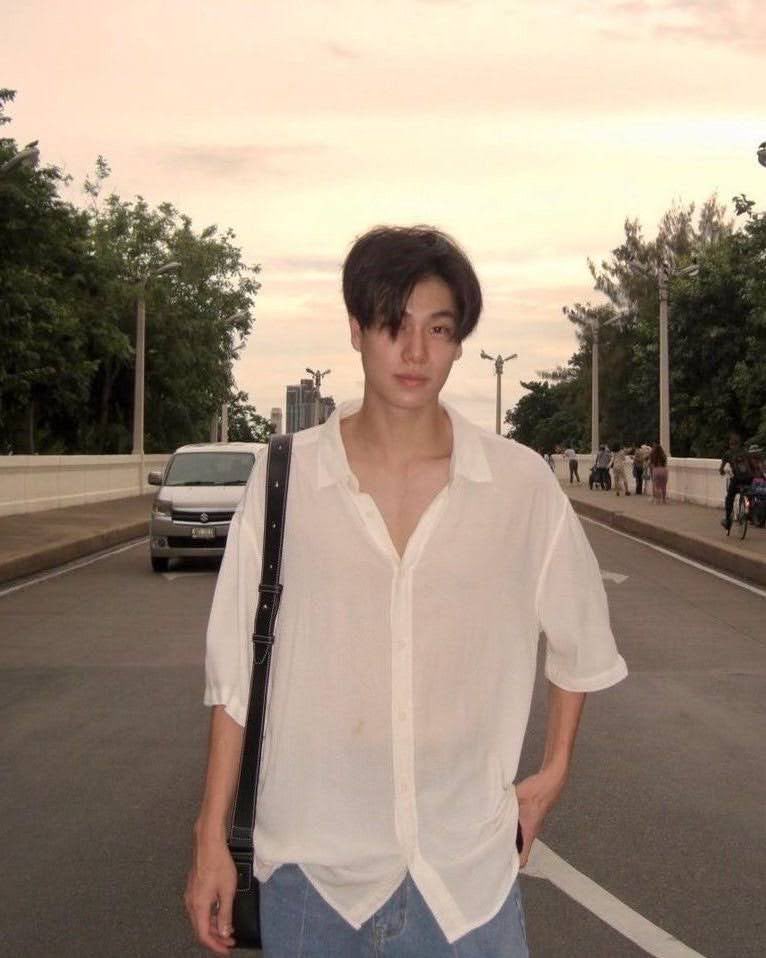 sidee_blue's tweet photo. Focus on Me || mini au #PondPhuwin 

donde son rivales en la universidad; frente a todos insultos y odio, pero a solas mantienen un secreto…

o donde un proyecto se convierte en su excusa para verse, pero en público siguen siendo los enemigos de siempre. https://t.co/FOe271ZnFf