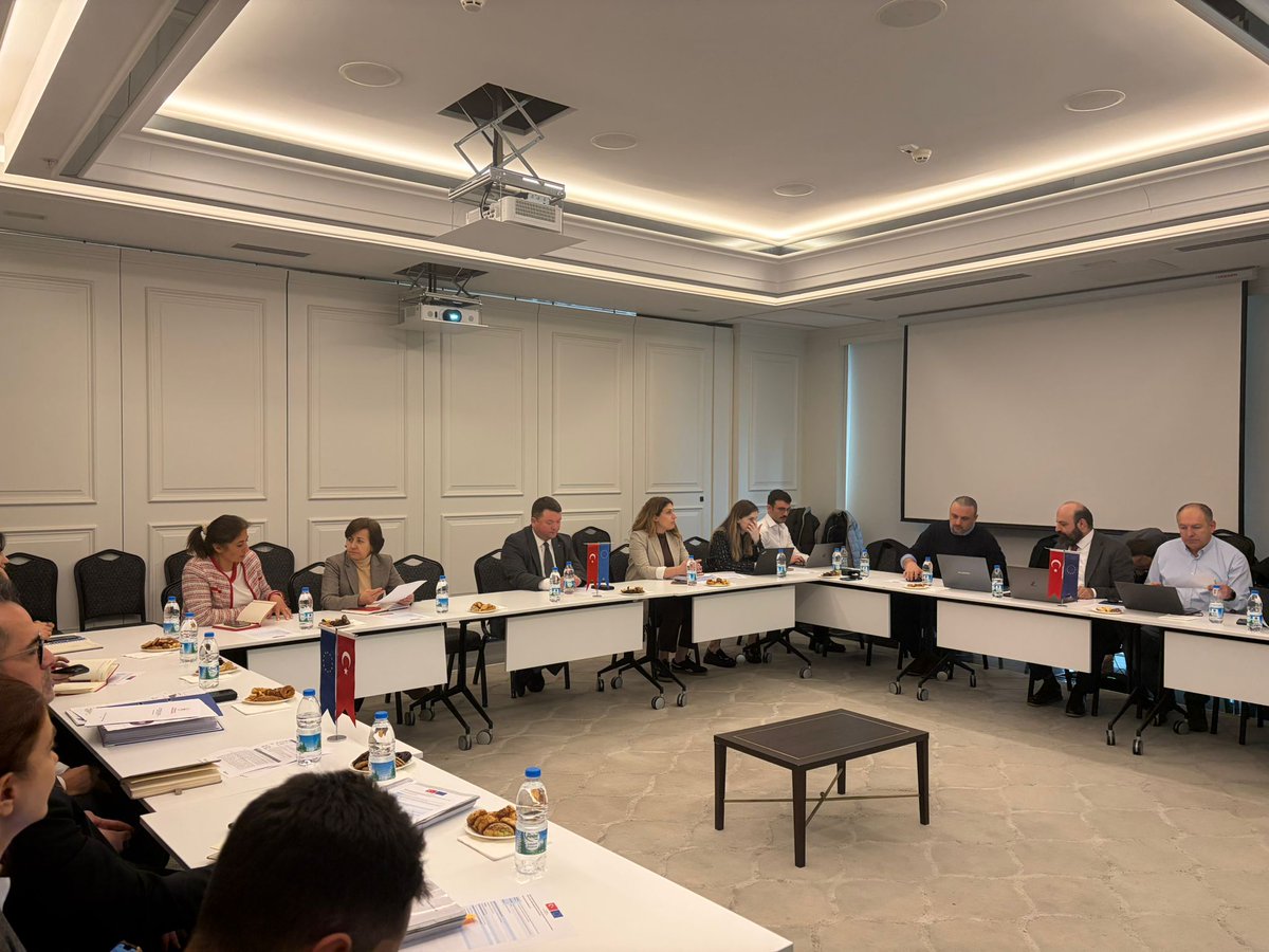 ipacevre tweet media