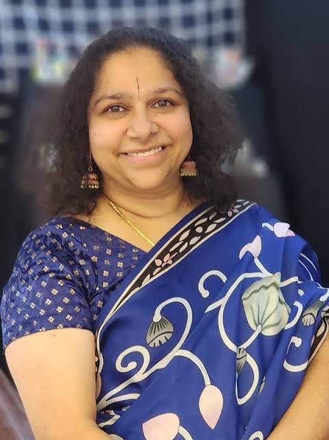 எஸ் வி சேகர் - பொண்ணு. 

நாளைக்கு உன் பொண்ணை எவனாவது கெடுத்து நாசமாக்குனா, போலீஸ் ஸ்டேஷன்ல புகார் கொடுப்பியா?? 

இல்ல பெத்த அப்பன் உன்னால உன் பொண்ணை பத்திரமாக பாத்துக்க முடியல அப்படினு தூக்குல தொங்கி நாண்டுக்கிட்டு செத்துருவியா ?? 

<a href="/SVESHEKHER/">S.VE.SHEKHER🇮🇳</a>