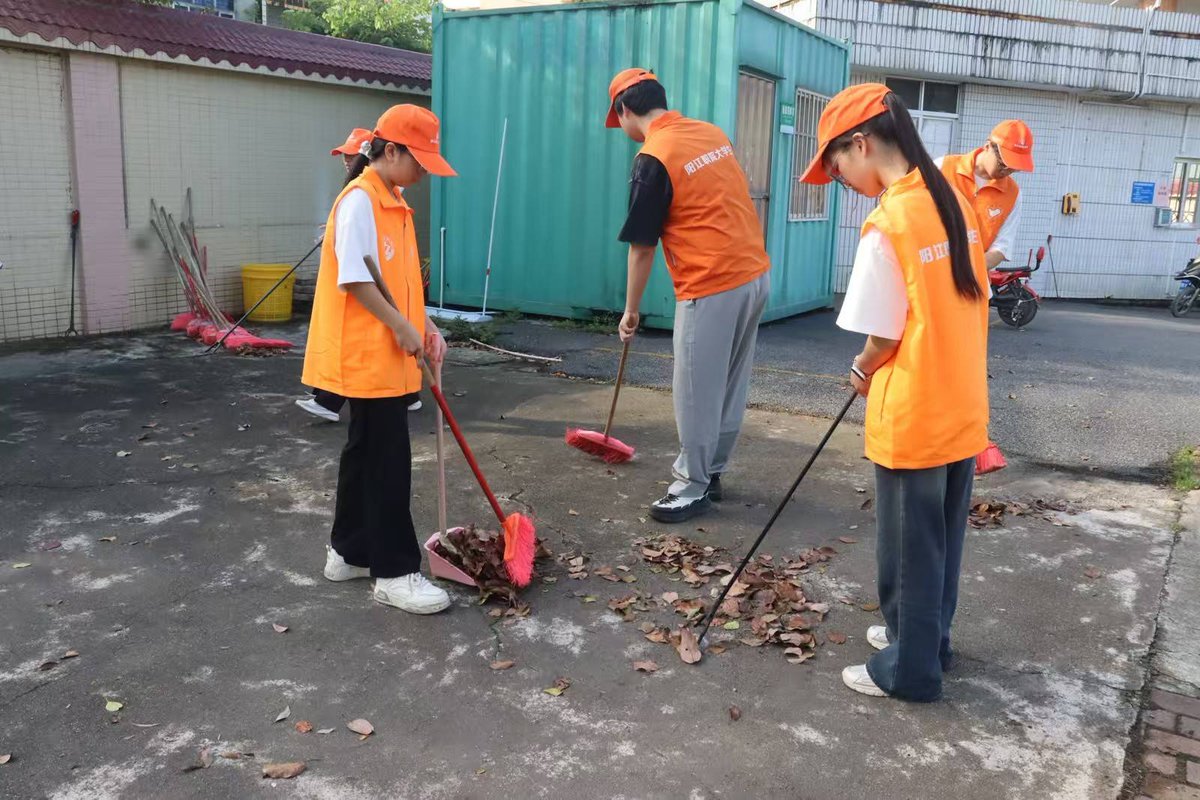 EyesLikeCourtRooms tweet media