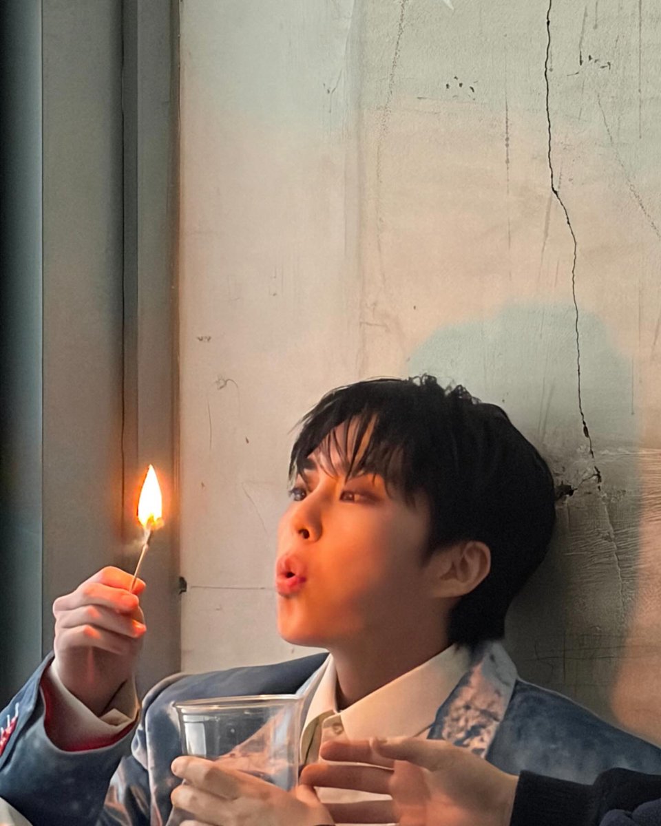 'KNOCK KNOCK!' tweet media