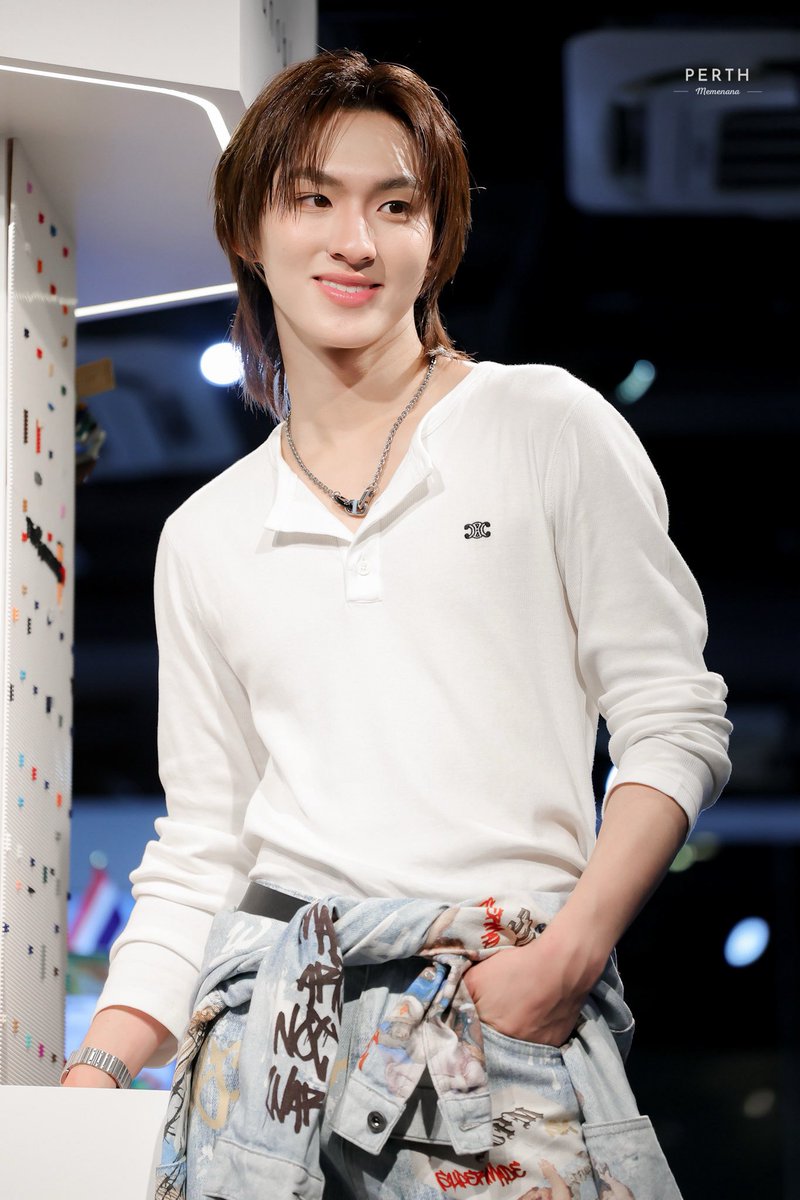 PerthMemenana tweet media