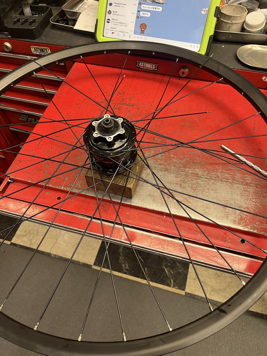 astbikes's tweet image. ディスク付きハブダイナモが入荷して来たので早速組み立てております。
#マウンテンバイク 
#astbikes
#astforest 
#練馬板橋
#和光市秩父市
#マウンテンバイクショップ