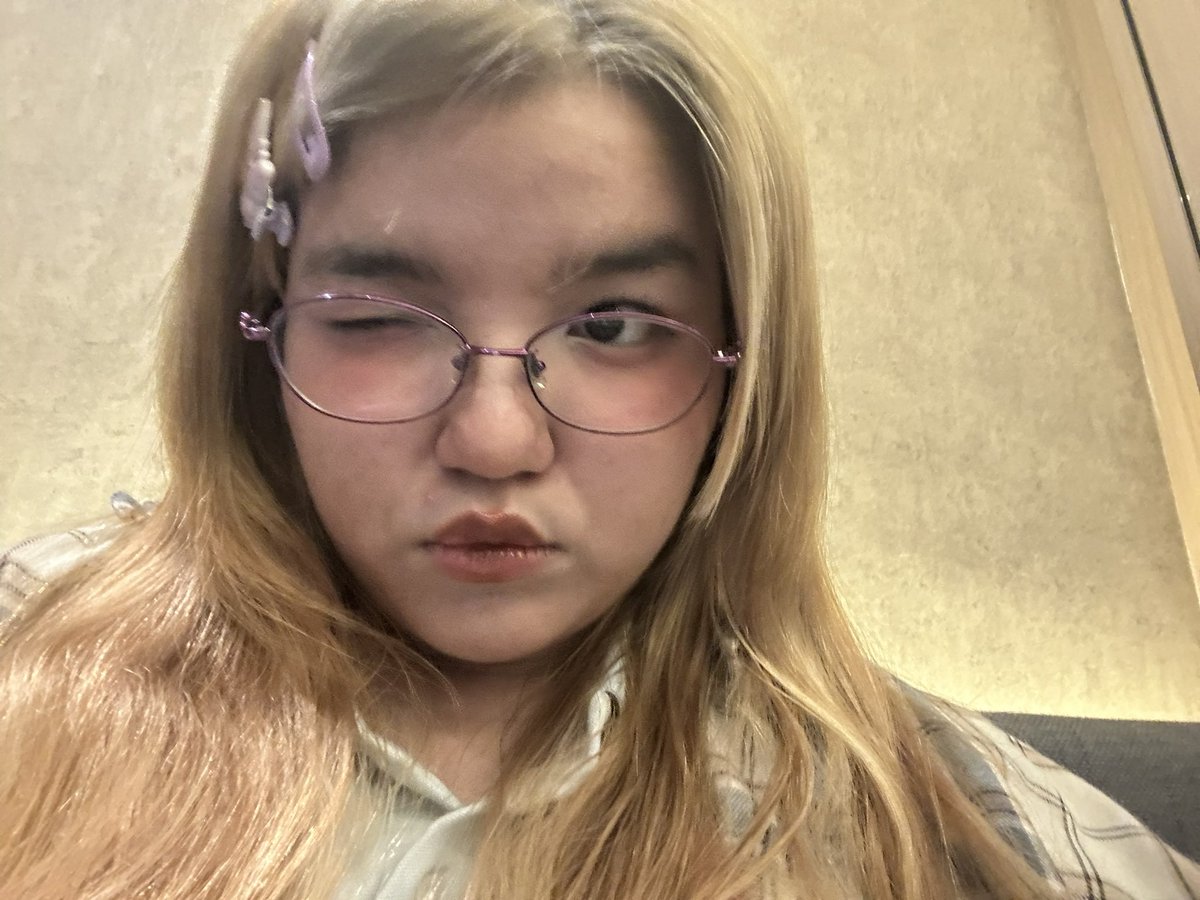 mika 𝜗𝜚 tweet media