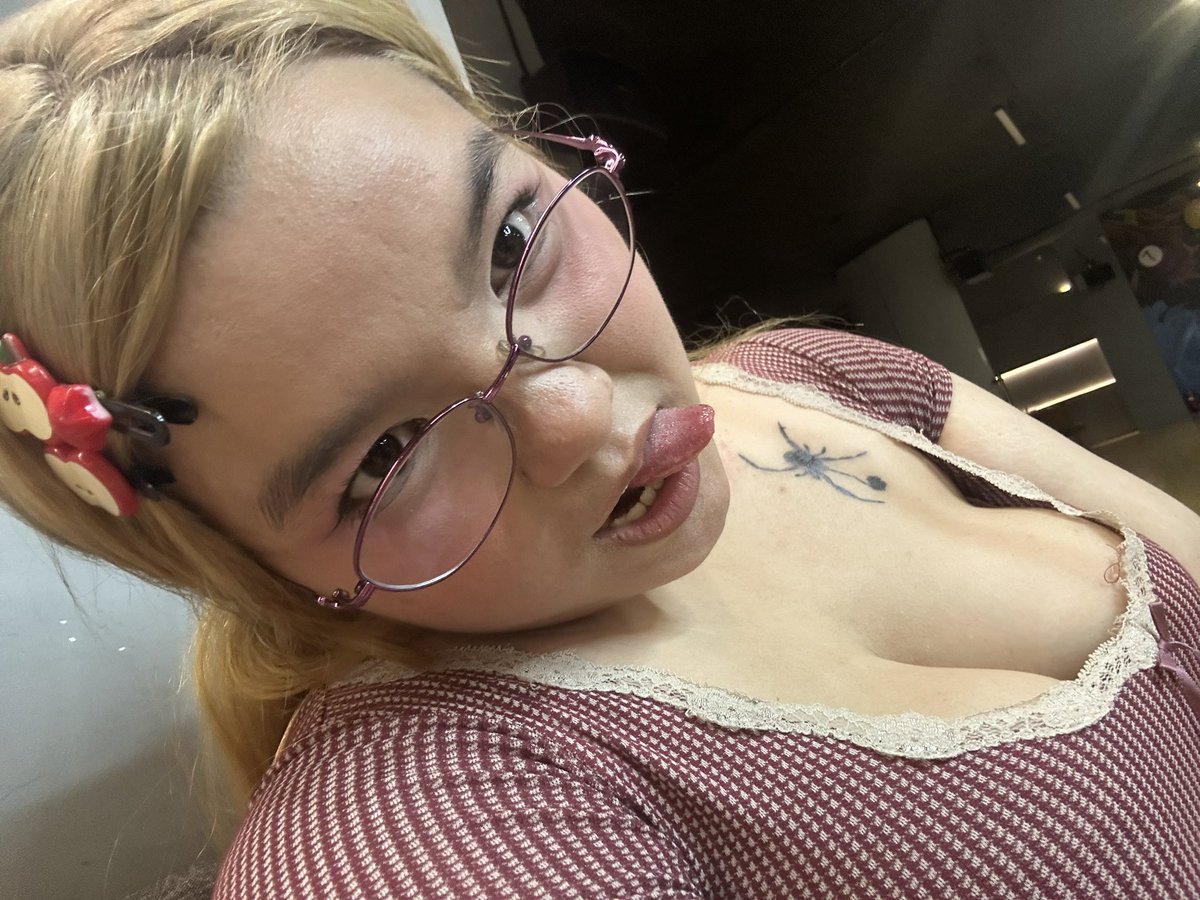 mika 𝜗𝜚 tweet media