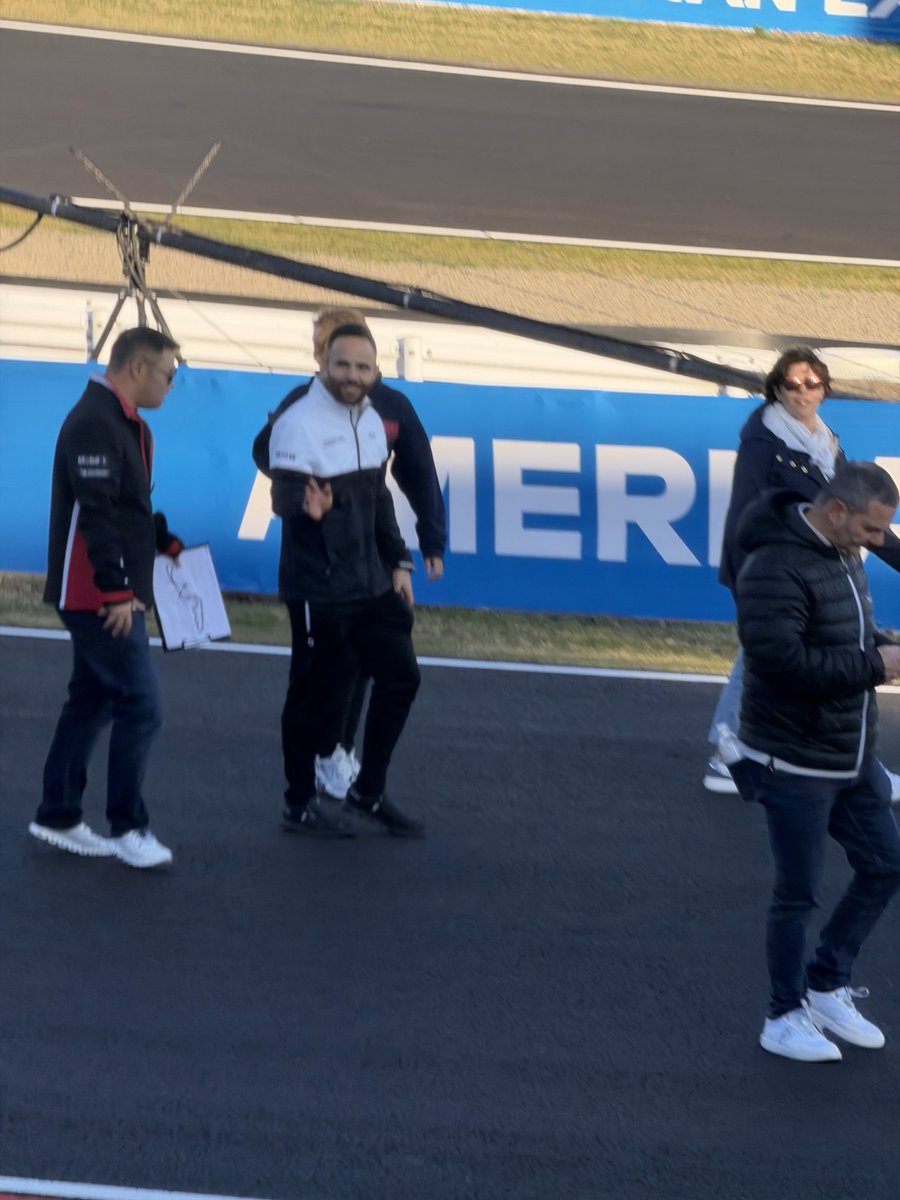 レバ一グ tweet media