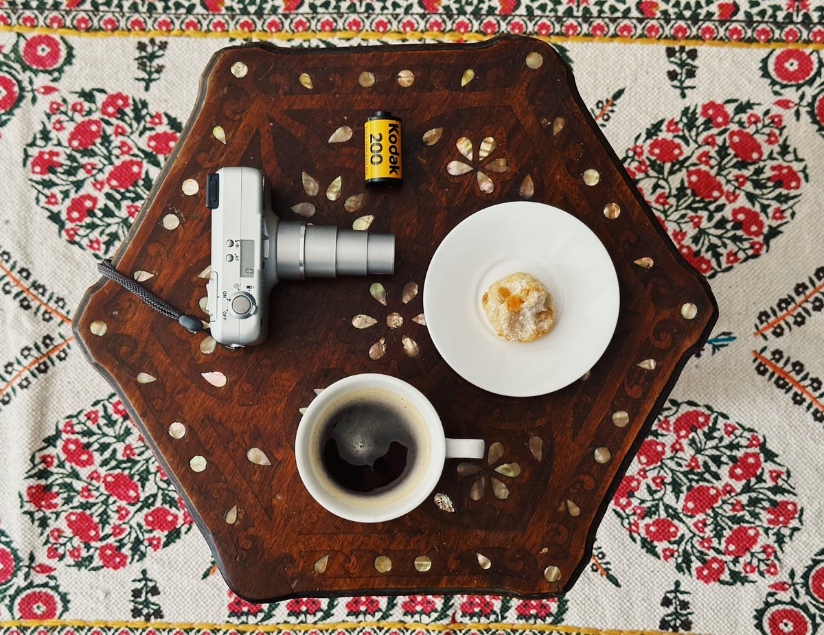 nickdemarco_'s tweet image. The camera, retracted &amp;amp; extended, and caffe
Camera no. 12, in my COMPACT 35 PROJECT. The Pentax Espio 120SW - with 28mm to 120mm zoom

From my blog review here: rangefinderchronicles.blogspot.com/2025/12/the-co…

#filmphotography #pentaxespio #compactcamera #pointandshootcamera #zoom