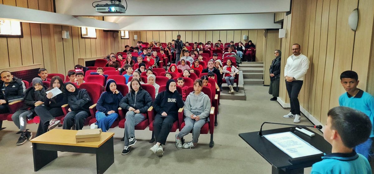 hayratiho's tweet photo. Trabzon Milli Eğitim Müdürlüğümüzce yürtülen #HOPO projesi kapsamında öğrencilerimiz "Sürdürülebilir DijitalOkul"Projelerinin tanıtımı ve yaygınlaştırılması için çevre okullardaki öğrencilere öz sunuş gerçekleştirdiler.
@tcmeb @hasan_uygun91 @mdemircioglu01 @HayratMEM https://t.co/oB3Sh5fGVV
