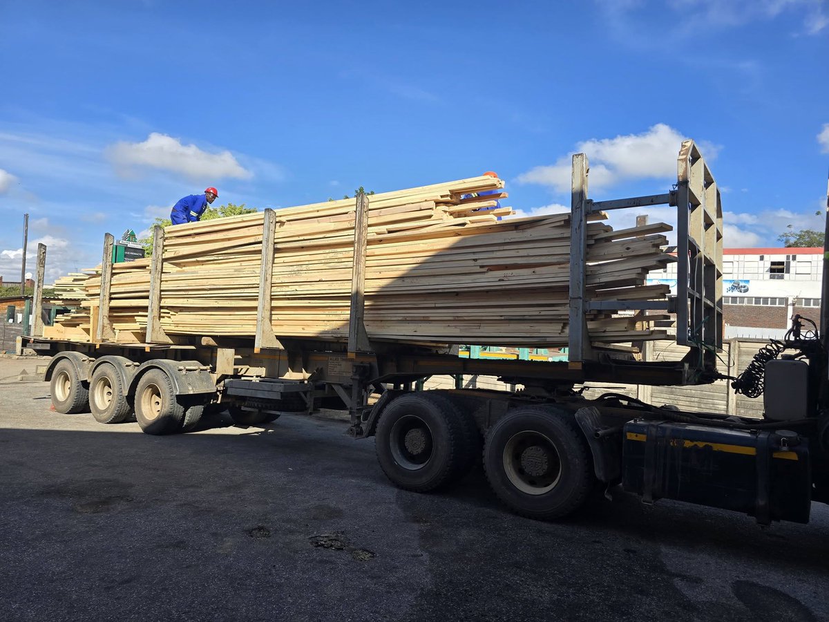 AtzAllied's tweet photo. From our warehouse to your site this Thursday.Another step closer to a finished roof with Allied Timbers Zimbabwe (Pvt) Ltd
#reliabilityyoucanbuildon
#quality
#trusses
#construction https://t.co/xJmbQ7PLAI