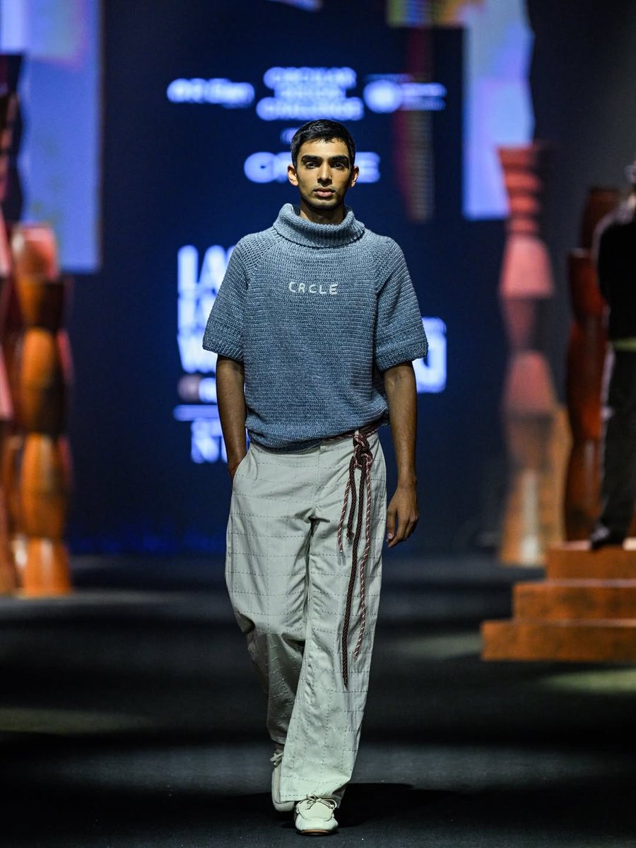 R | Elan tweet media