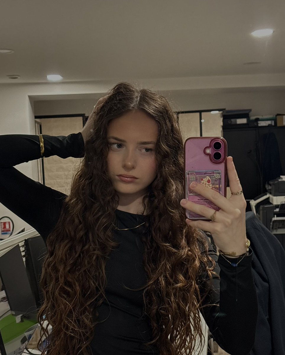 anaïs 🐆 tweet media