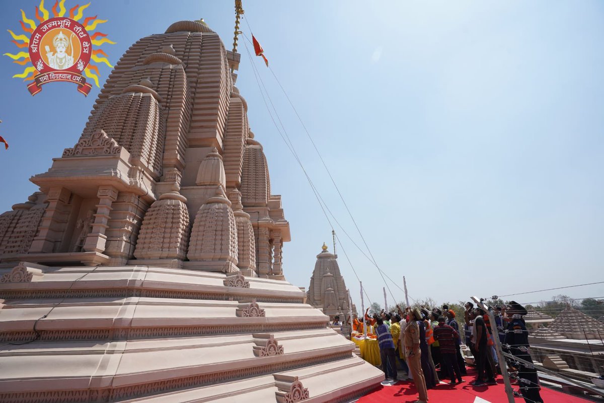 ShriRamTeerth's tweet photo. चैत्र नवरात्रि की अष्टमी तिथि पर आज श्रीराम जन्मभूमि मन्दिर परिसर स्थित सूर्य मन्दिर पर विधि विधान पूर्वक ध्वज का आरोहण किया गया। भगवा रंग के इस ध्वज पर 'ॐ' अंकित है।

मन्द���र के प्रवेश द्वार से बाएं परकोटा के नैऋत्य कोण पर स्थित सूर्य मन्दिर के १९ फिट ७ इंच ऊंचे ध्वज दंड पर ९ फिट ३ इंच लंबाई वाले ध्वज की चौड़ाई ४ फिट ७ इंच है।

On the Ashtami day of Chaitra Navratri, dhwajarohan was carried out at the Mandir located within the Shri Ram Janmabhoomi temple complex, following all Vedic rituals. The saffron-colored dhwaj bears the symbol ‘Om’.

The Mandir is situated at the southwest corner of the left parikrama area from the mandir’s main entrance. The dhwaj has been hoisted on a flagstaff measuring 19 feet 7 inches in height, while the flag itself is 9 feet 3 inches long and 4 feet 7 inches wide.