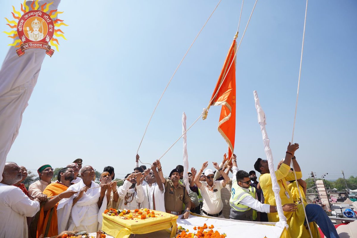 ShriRamTeerth's tweet photo. चैत्र नवरात्रि की अष्टमी तिथि पर आज श्रीराम जन्मभूमि मन्दिर परिसर स्थित सूर्य मन्दिर पर विधि विधान पूर्वक ध्वज का आरोहण किया गया। भगवा रंग के इस ध्वज पर 'ॐ' अंकित है।

मन्द���र के प्रवेश द्वार से बाएं परकोटा के नैऋत्य कोण पर स्थित सूर्य मन्दिर के १९ फिट ७ इंच ऊंचे ध्वज दंड पर ९ फिट ३ इंच लंबाई वाले ध्वज की चौड़ाई ४ फिट ७ इंच है।

On the Ashtami day of Chaitra Navratri, dhwajarohan was carried out at the Mandir located within the Shri Ram Janmabhoomi temple complex, following all Vedic rituals. The saffron-colored dhwaj bears the symbol ‘Om’.

The Mandir is situated at the southwest corner of the left parikrama area from the mandir’s main entrance. The dhwaj has been hoisted on a flagstaff measuring 19 feet 7 inches in height, while the flag itself is 9 feet 3 inches long and 4 feet 7 inches wide.