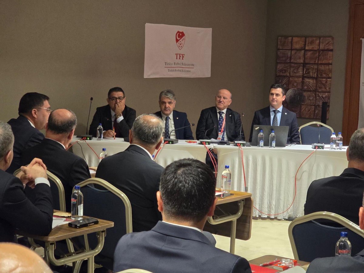 SadkYldrm26's tweet photo. @TFF_Org Temsilciler Kurulumuzun Diyarbakır Bölgesel Değerlendirme Toplantısı, Valilik ve Emniyet Müdürlüğü ziyaretlerinden kareler. https://t.co/XbHVizHKuu