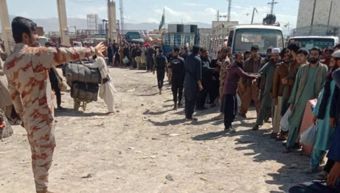 له څلور سوه څخه ډېر افغانان د پاکستان له زندانونو خوشي شول