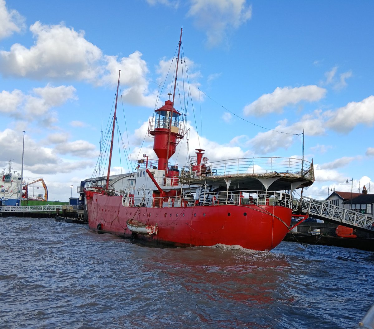 A chilly start to the day .
LV 18