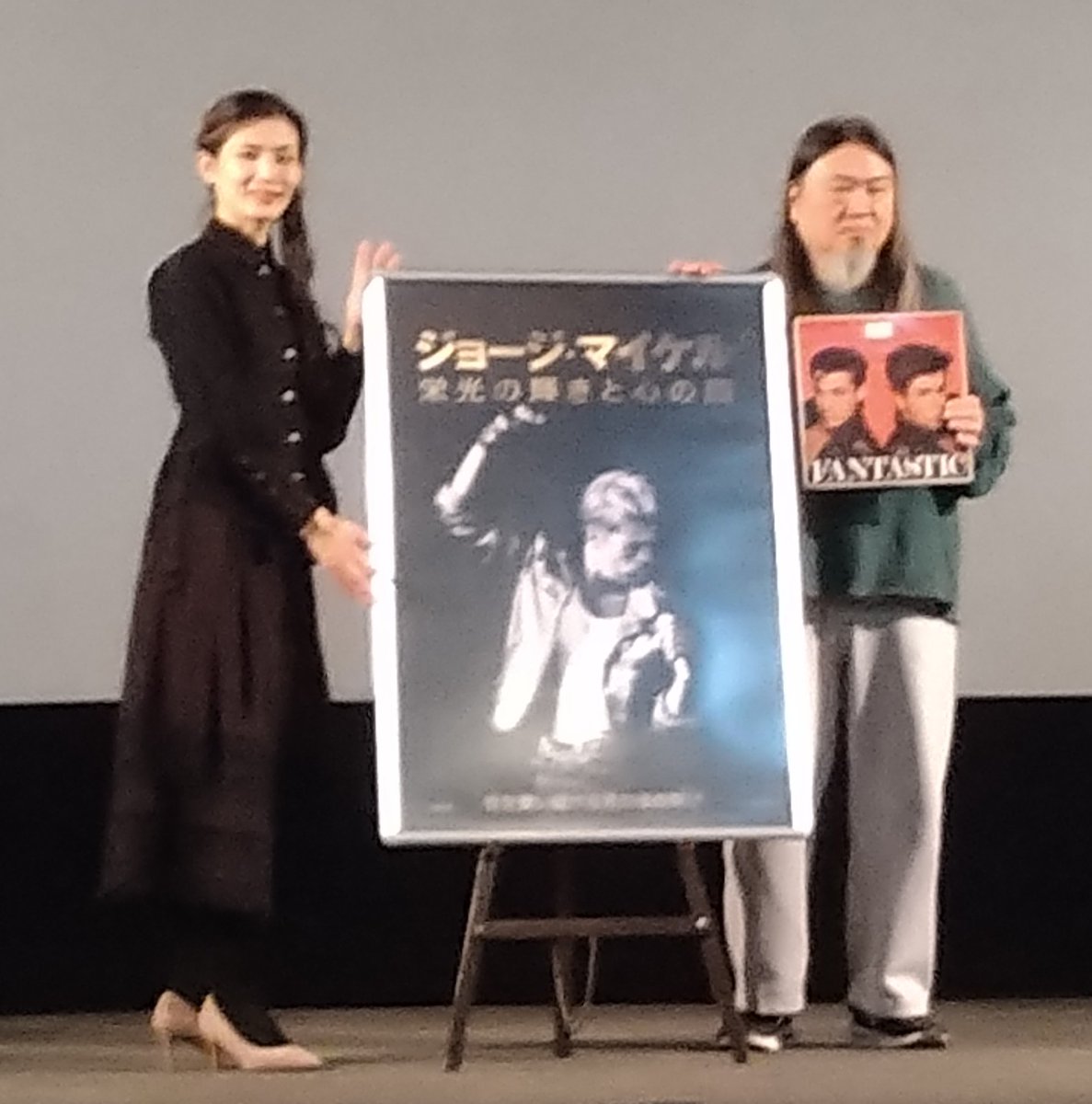 ringopinkstar's tweet photo. 高田世界館での映画「ジョージ・マイケル 栄光の輝きと心の闇」上映後のトークショー。
ジョージ・マイケルについて語られる貴重で素敵な時間の中、荒野政寿さんに音楽性の質問をさせて頂いた。ファンでいることに嬉しさを感じ、今後の再評価を期待するなど楽しみは尽きない。 https://t.co/4xX3bO9BDc