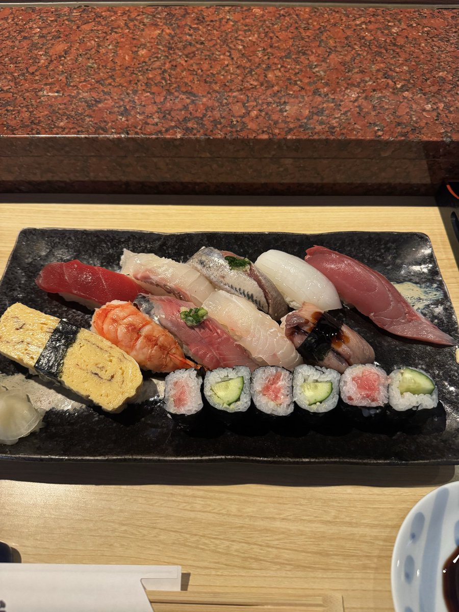sun121209's tweet photo. すし処さとう
にぎり1.5人分　あら汁付き
シャリも少し大きく握ってお腹いっぱい
好みのネタも美味しく大変満足
ごちそうさまでした https://t.co/OAGozx9Zvc
