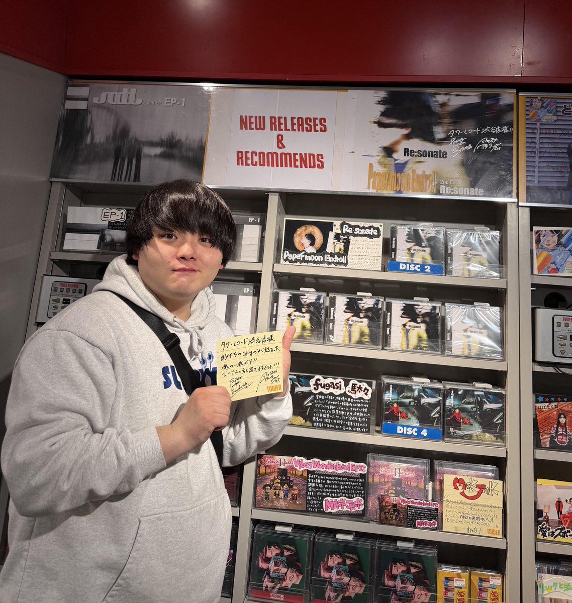 TOWER_Shibuya's tweet photo. 【#タワ渋訪店】

3/25にNew EP『Re:sonate』をリリースされた
Paper moon Endroll がご来店！！🌷
ありがとうございます💫

頂いたサインとコメントカードは
3Fの展開にて掲出中です🙌

4年ぶりに放つ2nd EP！
是非checkしてみてください🥰(み)

#PapermoonEndroll https://t.co/0o9OvO31wd