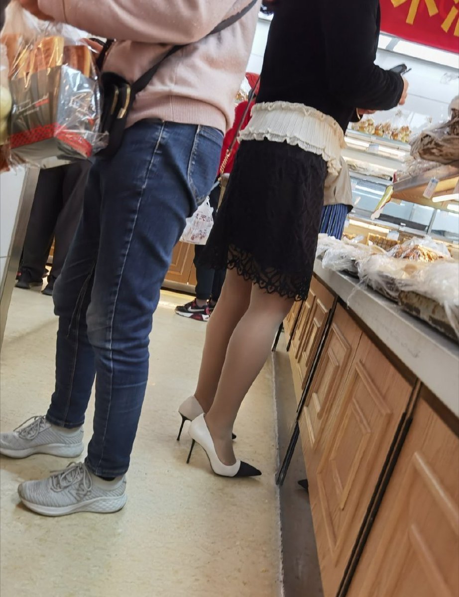 粉丝说他老婆穿这样去逛街回头率还挺高 https://t.co/mF1FMtTod3