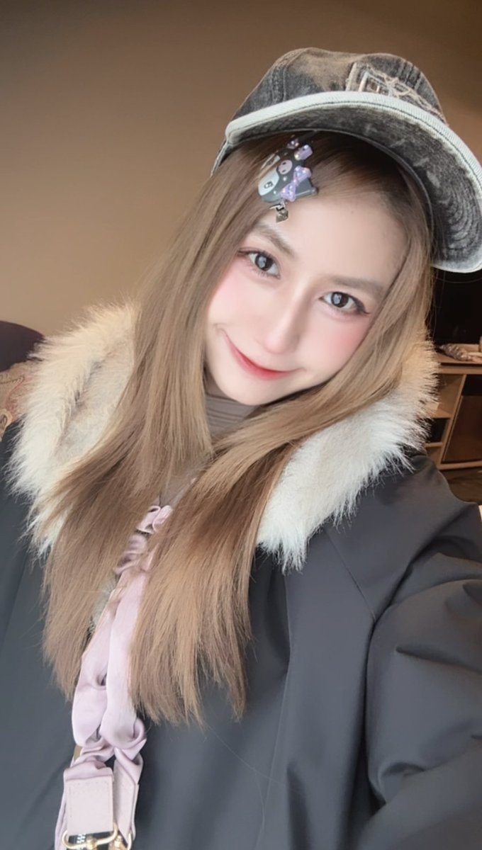 Front.Theglassgirls tweet media