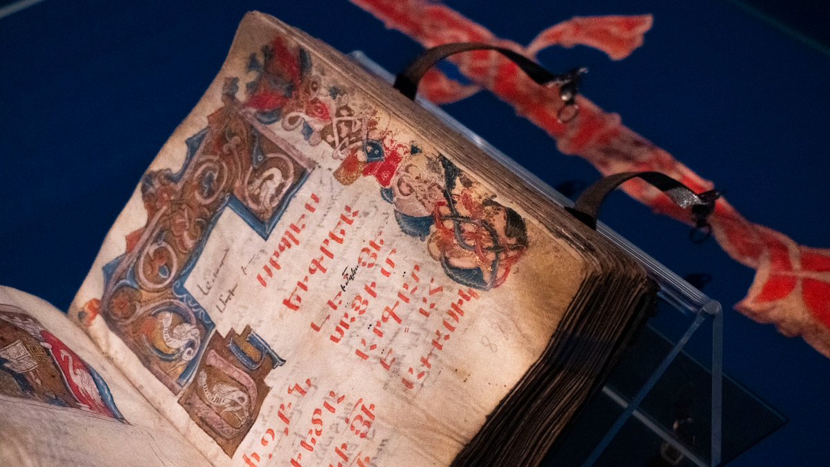 Biblioteca Nacional de España tweet media