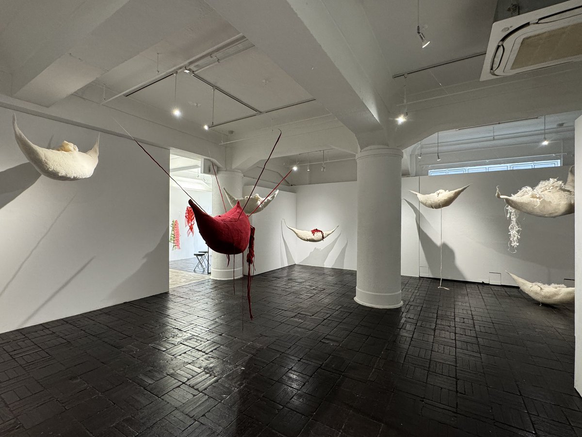 kyoto_korekara's tweet photo. 本日のアート週にゲスト出演していただく小沢智恵子さんの展示の様子です。
トークと合わせてご覧ください🎶
#FMおとくに #FM862 https://t.co/U73VcEYKvJ