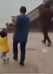 Priyam_775's tweet photo. @Incognito_qfs wtf he was thinking ? to jump into the river with his kid ? https://t.co/znjvGhgnV4