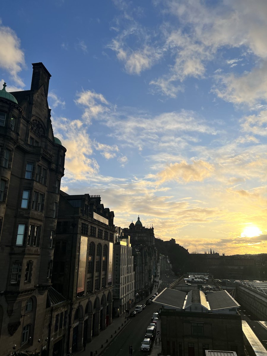 morio_routine's tweet photo. スペイン留学最後の旅行、スコットランドのエディンバラに3���！ローカルカフェに毎朝5:45チェックインし、観光楽しんで、ヨッメに卒業祝いにデカい肉ご馳走してもらって、まじで神

ただスコッチウイスキー飲むの忘れてたのでまた来る https://t.co/SRmneN6q2Y